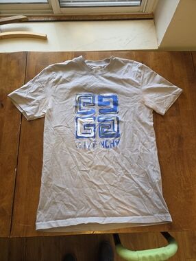Genuine authentic Givenchy Grey 4G Logo Sketch T-Shirt – mens small
